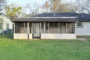 116 Cypress St, Lake Jackson, TX 77566 - Photo 13