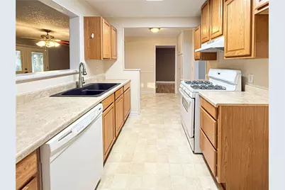 116 Cypress Street, Lake Jackson, TX 77566 - Photo 7