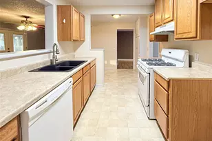 116 Cypress St, Lake Jackson, TX 77566 - Photo 7