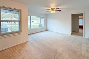 116 Cypress St, Lake Jackson, TX 77566 - Photo 3