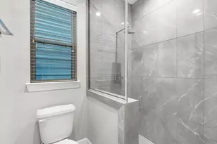 2727 Clinton Dr, Houston, TX 77020 - Photo 9