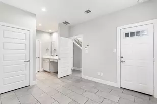 2727 Clinton Dr, Houston, TX 77020 - Photo 7