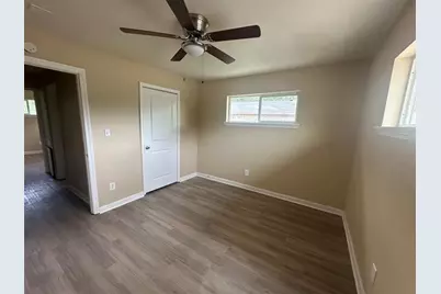 5122 Clover St Street, Houston, TX 77033 - Photo 9