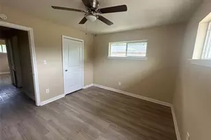 5122 Clover St St, Houston, TX 77033 - Photo 9