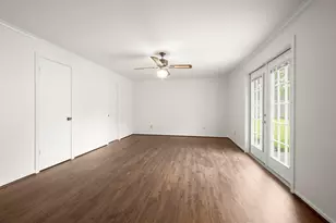 10715 Chevy Chase Dr, Houston, TX 77042 - Photo 15