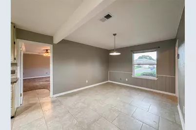 2323 37th Avenue N, Texas City, TX 77590 - Photo 9