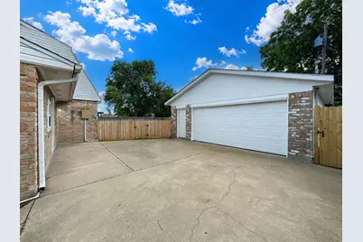 2323 37th Avenue N, Texas City, TX 77590 - Photo 5