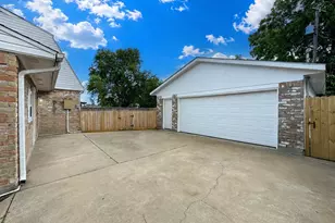 2323 37th Ave N, Texas City, TX 77590 - Photo 5