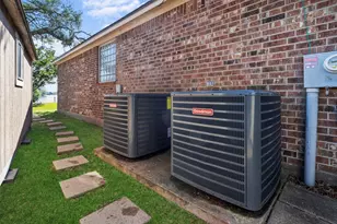 1012 Enchanted Oaks Dr, Angleton, TX 77515 - Photo 43