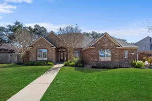 1012 Enchanted Oaks Dr, Angleton, TX 77515 - Photo 1