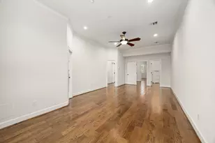 2409 Commonwealth St, Houston, TX 77006 - Photo 17