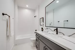 1634 Castle Ct, Houston, TX 77006 - Photo 39