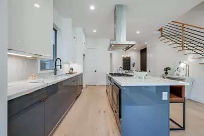 1634 Castle Court, Houston, TX 77006 - Photo 7