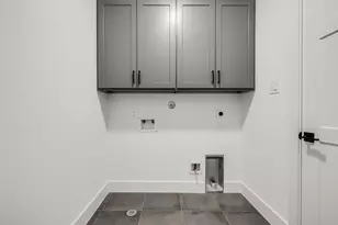 1634 Castle Ct, Houston, TX 77006 - Photo 31