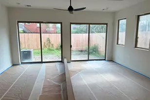 1634 Castle Ct, Houston, TX 77006 - Photo 5