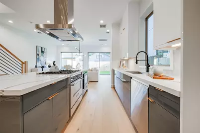 1634 Castle Court, Houston, TX 77006 - Photo 23