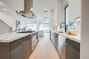 1634 Castle Ct, Houston, TX 77006 - Photo 23