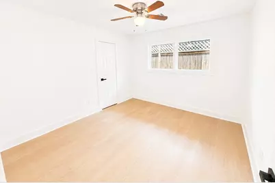 5642 Warm Springs Road, Houston, TX 77035 - Photo 15