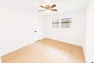 5642 Warm Springs Rd, Houston, TX 77035 - Photo 15