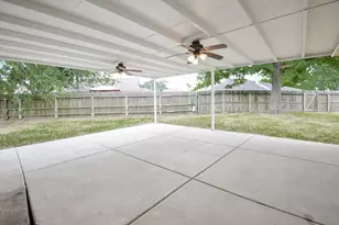 10615 Heatherford Dr, Houston, TX 77041 - Photo 37