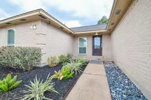 10615 Heatherford Dr, Houston, TX 77041 - Photo 3
