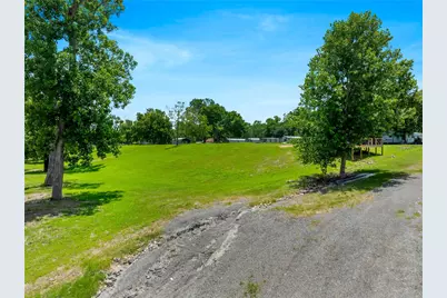 920 Robson, Columbus, TX 78934 - Photo 17