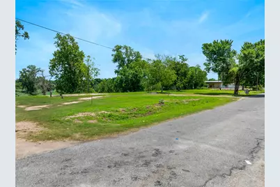 920 Robson, Columbus, TX 78934 - Photo 21