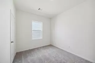 10035 Tiger Flower Ln, Houston, TX 77016 - Photo 9