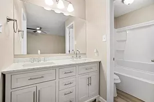 2815 Mayflower Landing Ct, Webster, TX 77598 - Photo 9