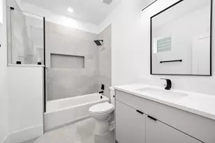 329 N Nagle St, Houston, TX 77003 - Photo 11