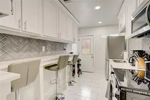 304 Eastwood St, Houston, TX 77011 - Photo 5