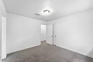 5326 Wenda St, Houston, TX 77033 - Photo 11