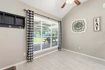 14 E Forest Court, Conroe, TX 77384 - Photo 9