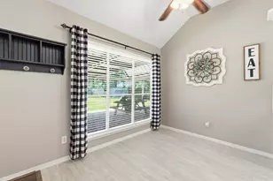 14 E Forest Ct, Conroe, TX 77384 - Photo 9