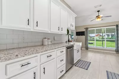 14 E Forest Court, Conroe, TX 77384 - Photo 7