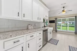 14 E Forest Ct, Conroe, TX 77384 - Photo 7