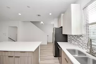 18716 Centro Main St, Shenandoah, TX 77385 - Photo 5