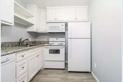 207 N Poplar Street #B, Tomball, TX 77375 - Photo 3