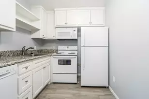 207 N Poplar St, Tomball, TX 77375 - Photo 3