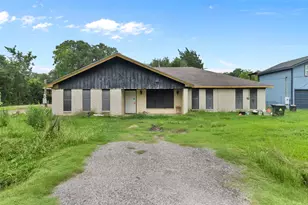 4717 17th St, Bacliff, TX 77518 - Photo 1