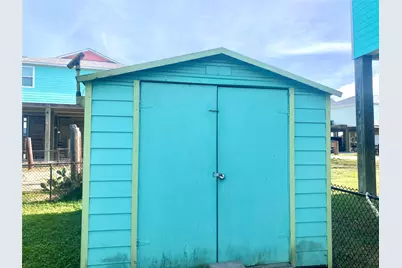 834 Eastview, Crystal Beach, TX 77650 - Photo 25