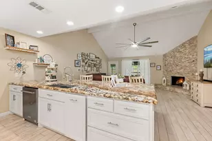 1103 Pinecroft Dr, Sugar Land, TX 77498 - Photo 9