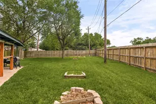 1103 Pinecroft Dr, Sugar Land, TX 77498 - Photo 21