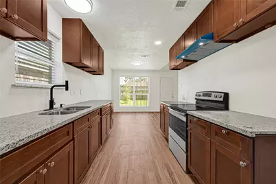 13327 N Thorntree Drive, Houston, TX 77015 - Photo 11