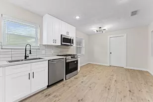 27241 Wells Ln, Conroe, TX 77385 - Photo 15