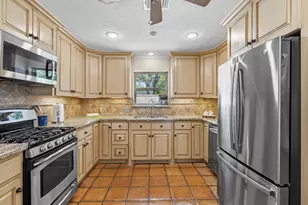 10331 Lynbrook Hollow St, Houston, TX 77042 - Photo 9