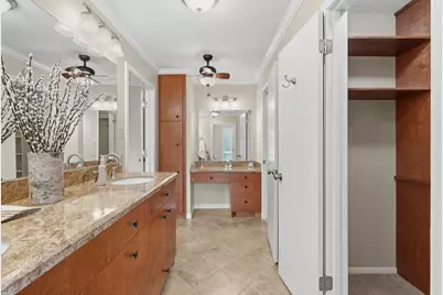 10331 Lynbrook Hollow Street, Houston, TX 77042 - Photo 13