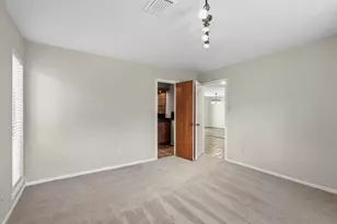 10331 Lynbrook Hollow St, Houston, TX 77042 - Photo 19