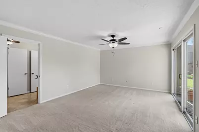 10331 Lynbrook Hollow Street, Houston, TX 77042 - Photo 11