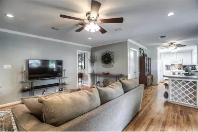 6222 Lindyann Lane, Houston, TX 77008 - Photo 9